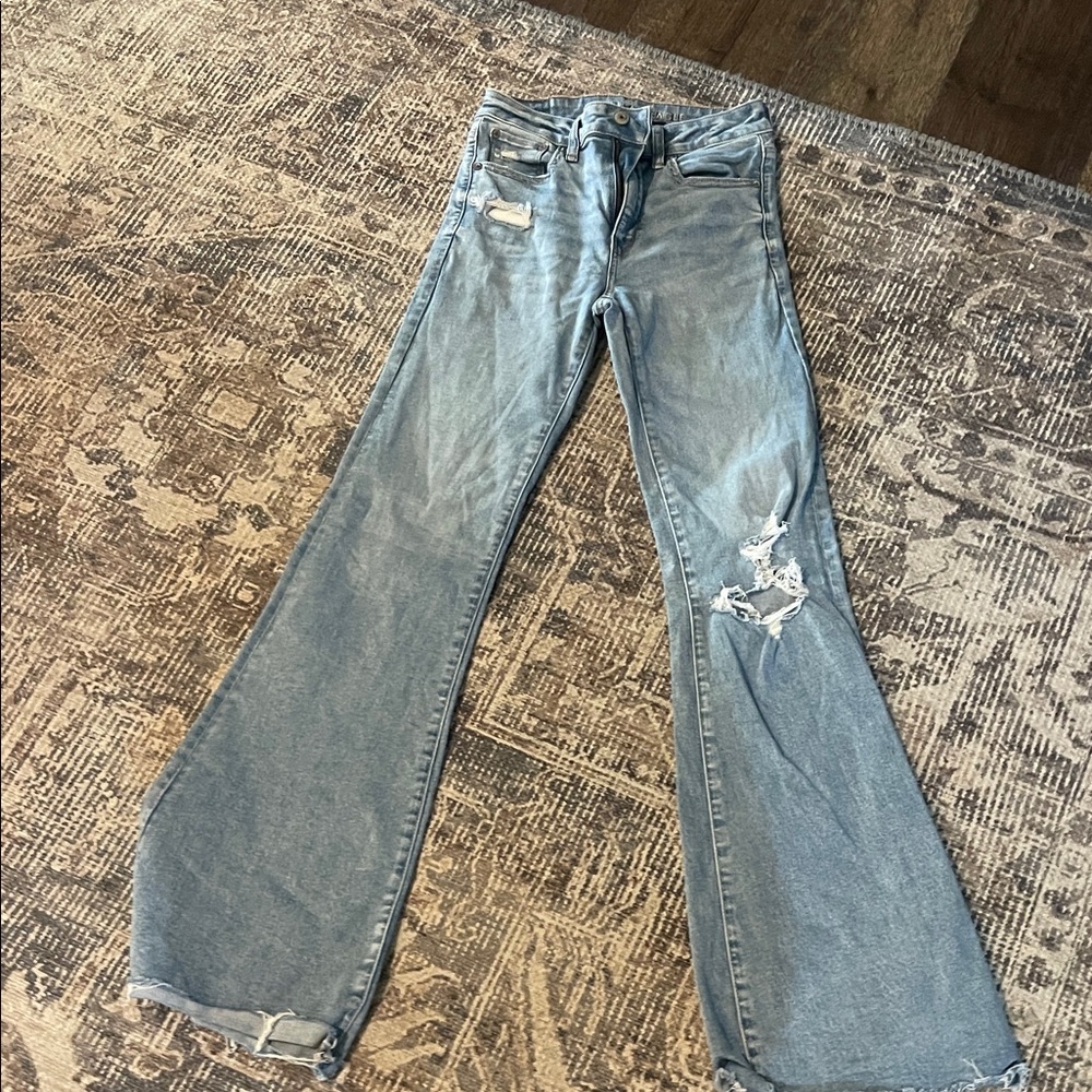 American Eagle Women's Light Blue Distressed super high rise flare Jeans
